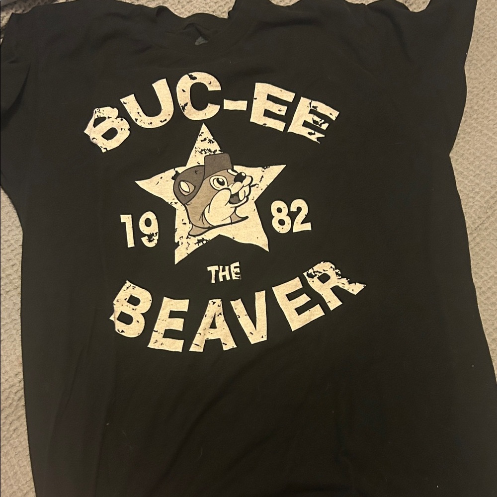 Adult M Buc-ee’s shirt